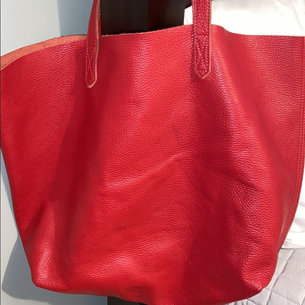 Cuyana leather tote.